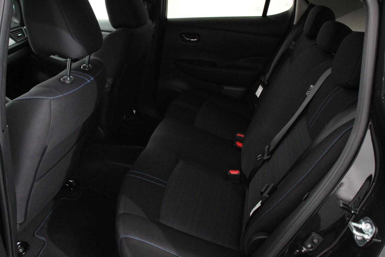 Nissan LEAF N-Connecta 40 kWh | Navigatie | Climate Control | Camera | Parkeer sensoren | cruise control | Lichtmetalen velgen