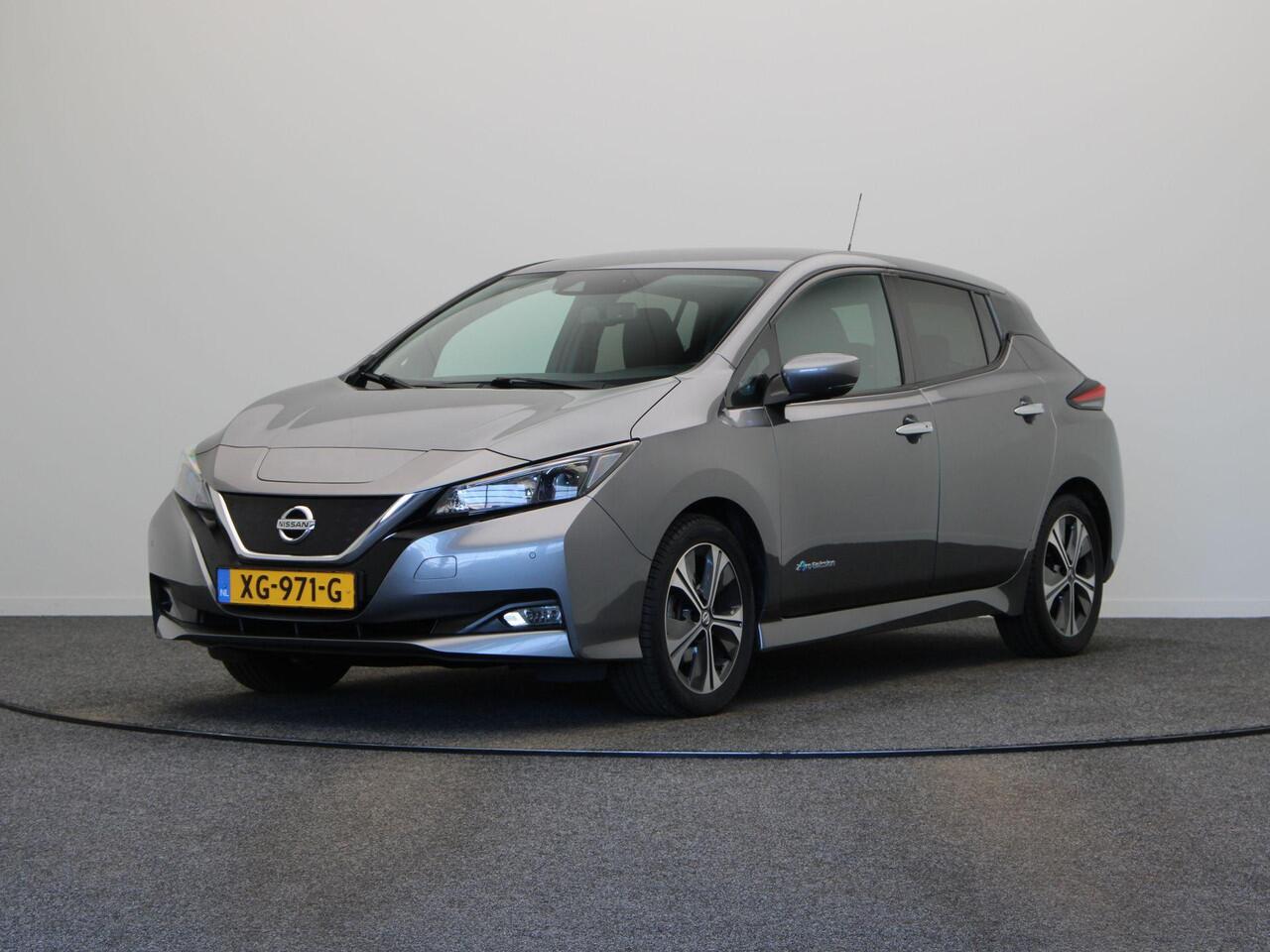 Nissan LEAF N-Connecta 40 kWh | Stuurwiel Verwarmd | Stoelverwarming | Led koplampen | All Season Banden | Accuscore 87,9% |