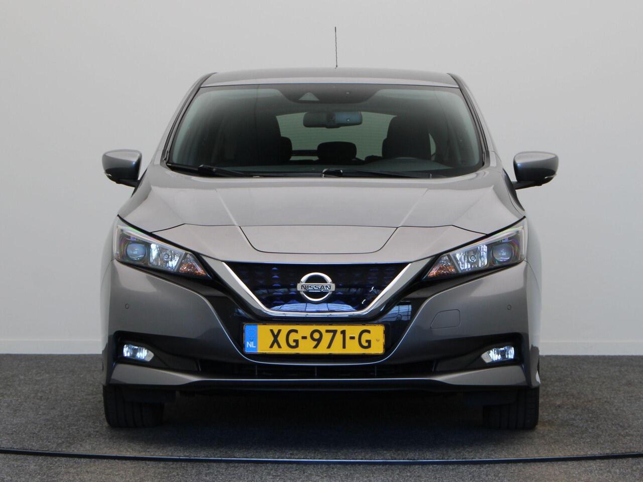 Nissan LEAF N-Connecta 40 kWh | Stuurwiel Verwarmd | Stoelverwarming | Led koplampen | All Season Banden | Accuscore 87,9% |