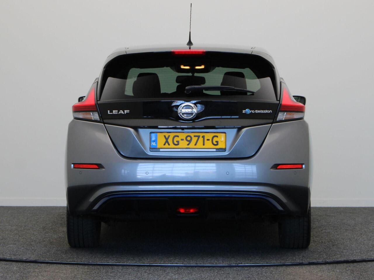 Nissan LEAF N-Connecta 40 kWh | Stuurwiel Verwarmd | Stoelverwarming | Led koplampen | All Season Banden | Accuscore 87,9% |