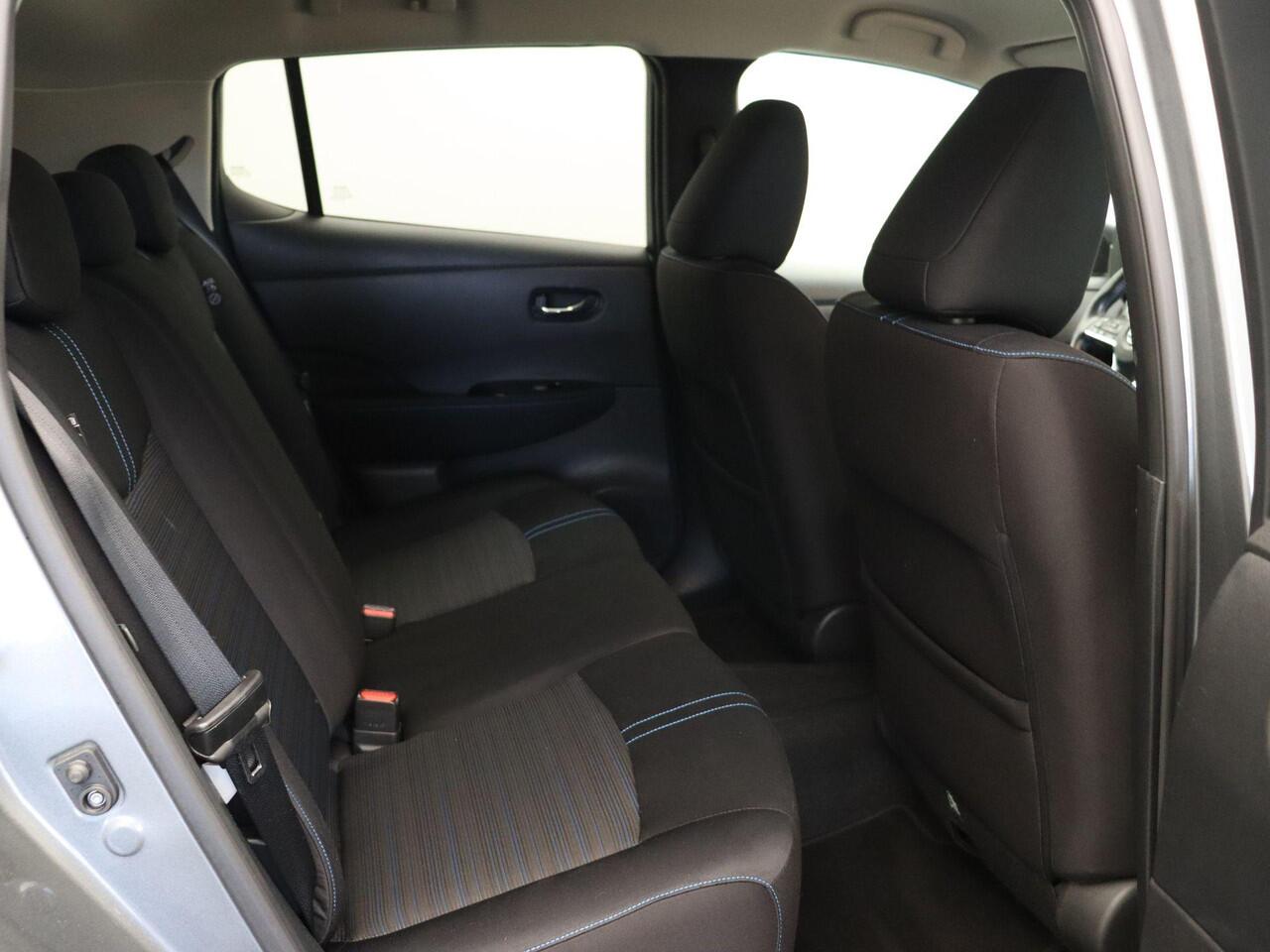 Nissan LEAF N-Connecta 40 kWh | Stuurwiel Verwarmd | Stoelverwarming | Led koplampen | All Season Banden | Accuscore 87,9% |