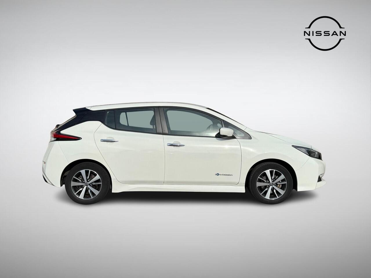 Nissan LEAF Acenta 40 kWh SoH 92% | Navigatie | Camera | Apple Carplay/Android Auto | Dodehoek Detectie | Adapt. Cruise Control | Rijklaarprijs!