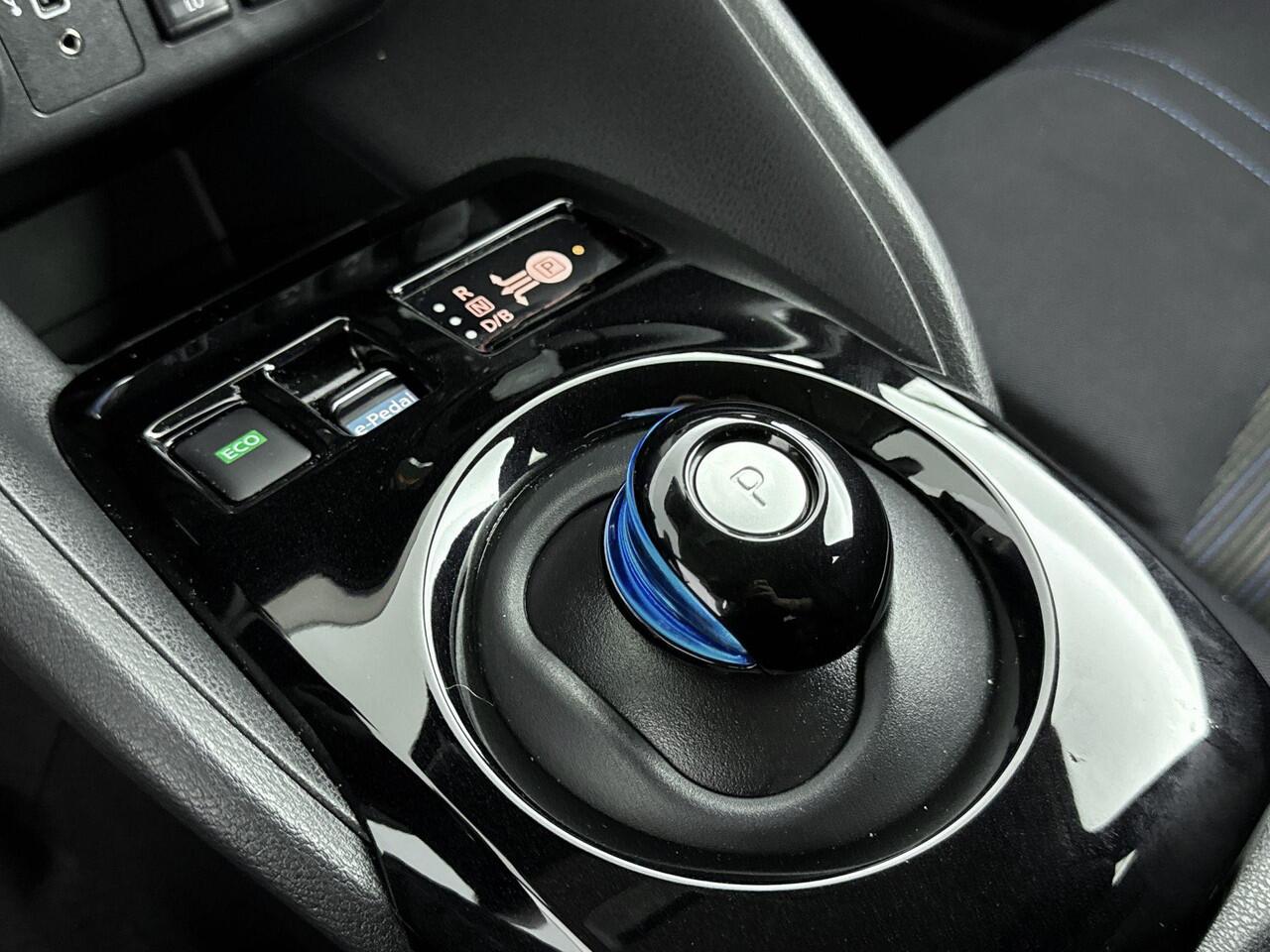 Nissan LEAF N-Connecta 40 kWh | Apple Carplay & Android Auto | Stoelverwarming | Stuurverwarming | 360 camera | Parkeersensoren