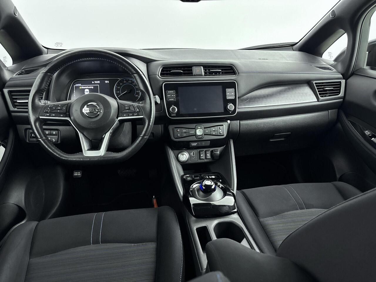 Nissan LEAF N-Connecta 40 kWh | Apple Carplay & Android Auto | Stoelverwarming | Stuurverwarming | 360 camera | Parkeersensoren