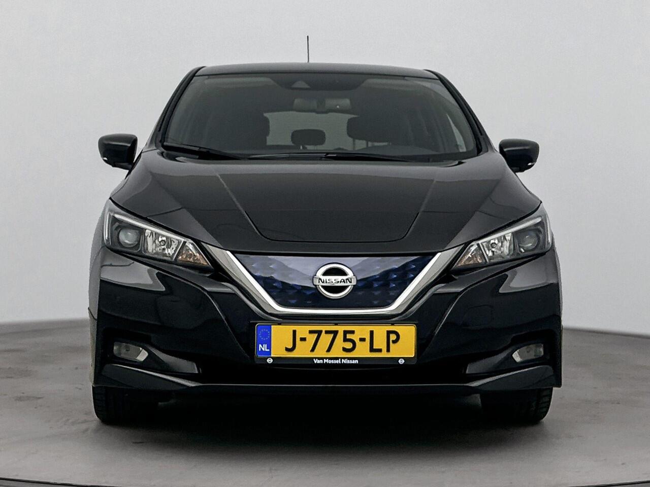 Nissan LEAF N-Connecta 40 kWh | Apple Carplay & Android Auto | Stoelverwarming | Stuurverwarming | 360 camera | Parkeersensoren