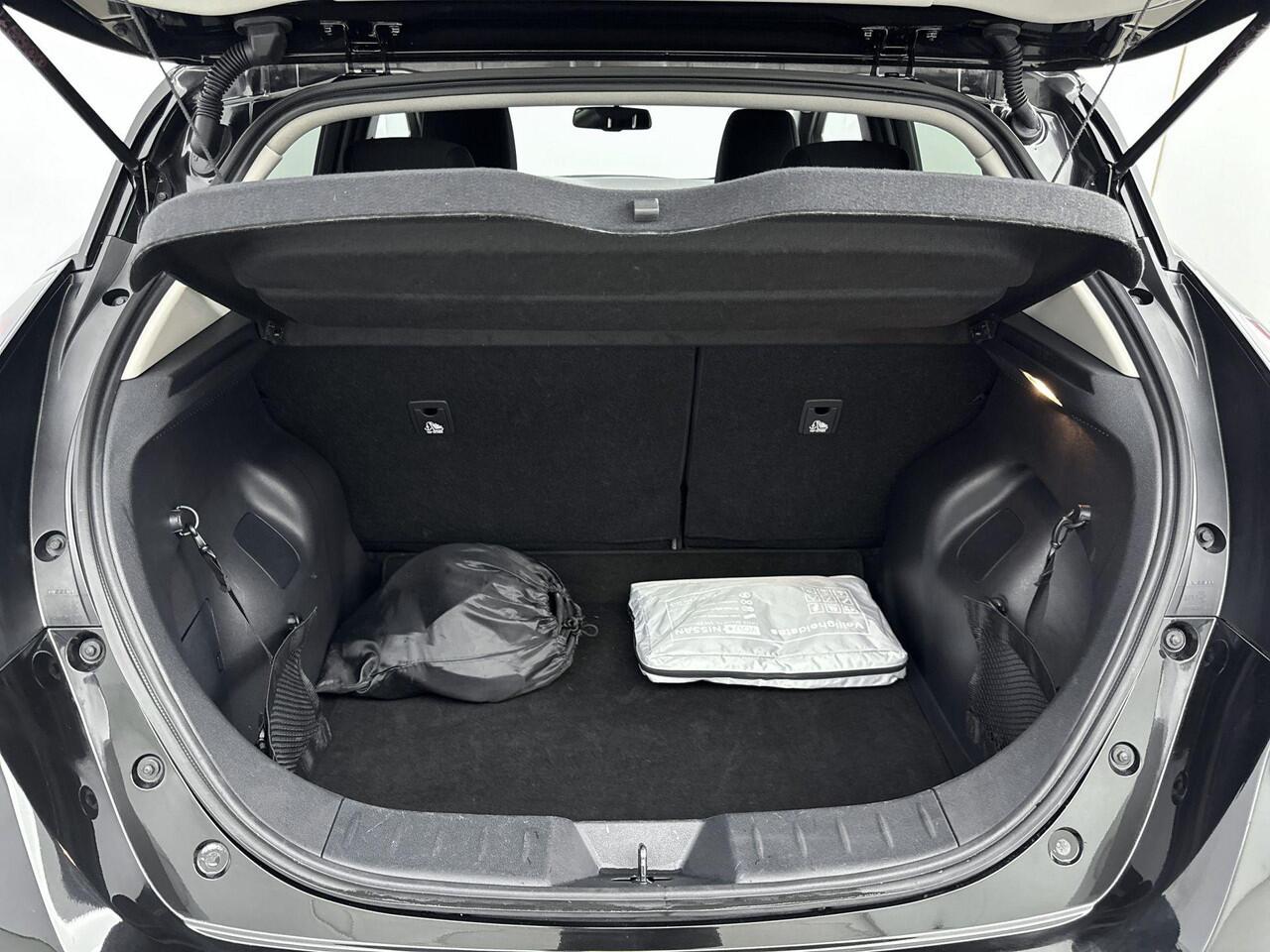 Nissan LEAF N-Connecta 40 kWh | Apple Carplay & Android Auto | Stoelverwarming | Stuurverwarming | 360 camera | Parkeersensoren