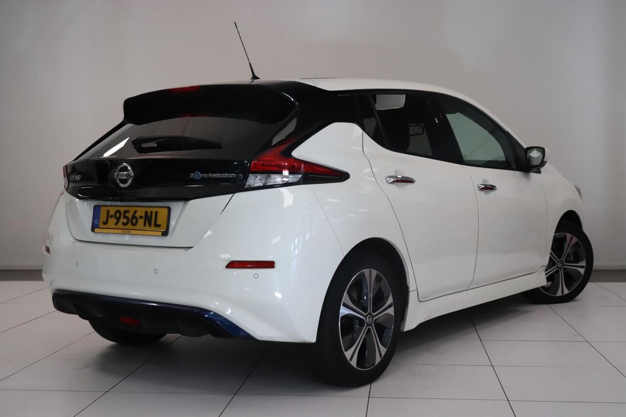 Nissan LEAF N-Connecta 40 kWh | 360° Camera | Stoelverwarming | Adaptieve cruisecontrol | Climate control | Key-less | Navigatie |