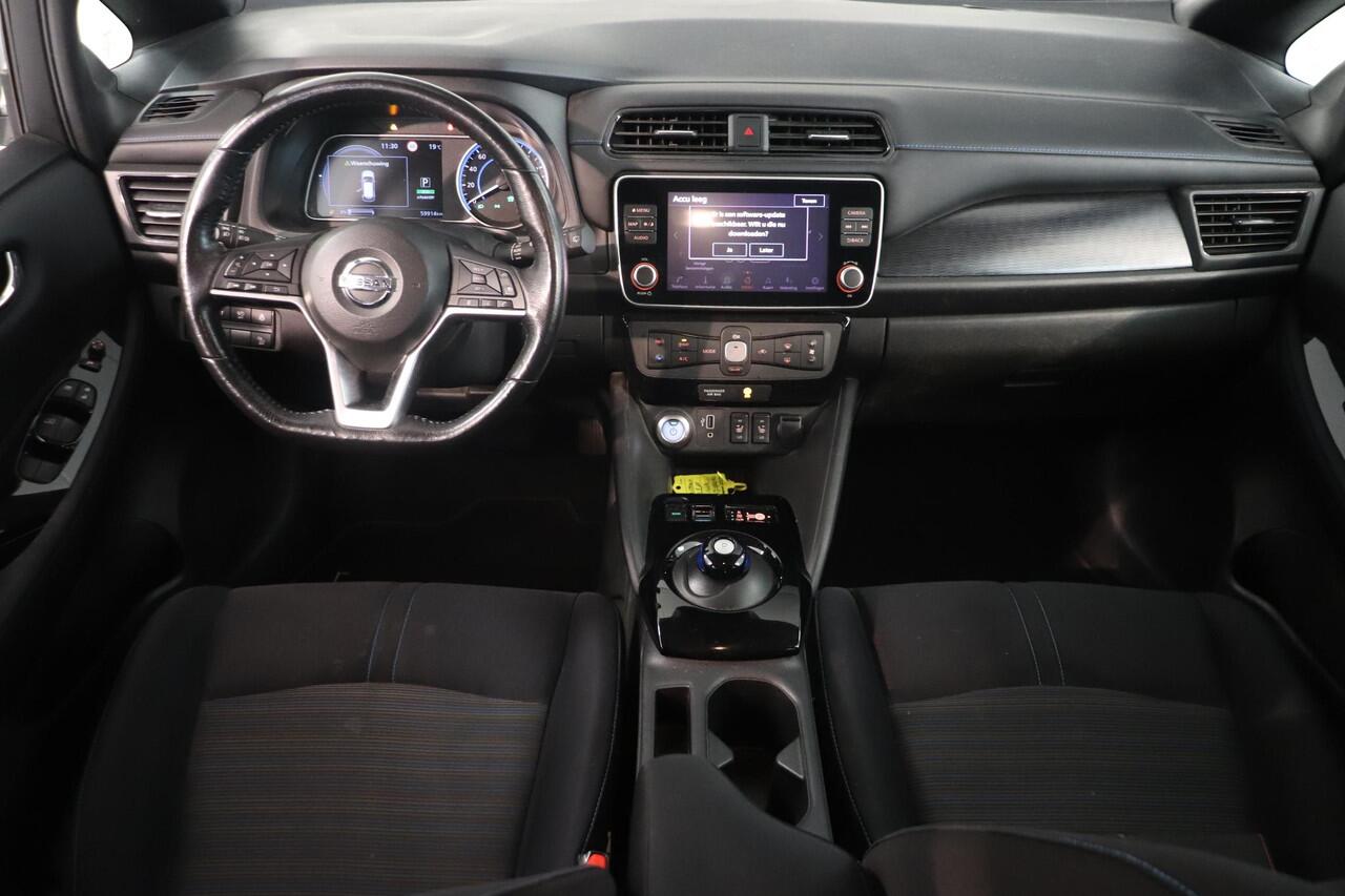 Nissan LEAF N-Connecta 40 kWh | 360° Camera | Stoelverwarming | Adaptieve cruisecontrol | Climate control | Key-less | Navigatie |