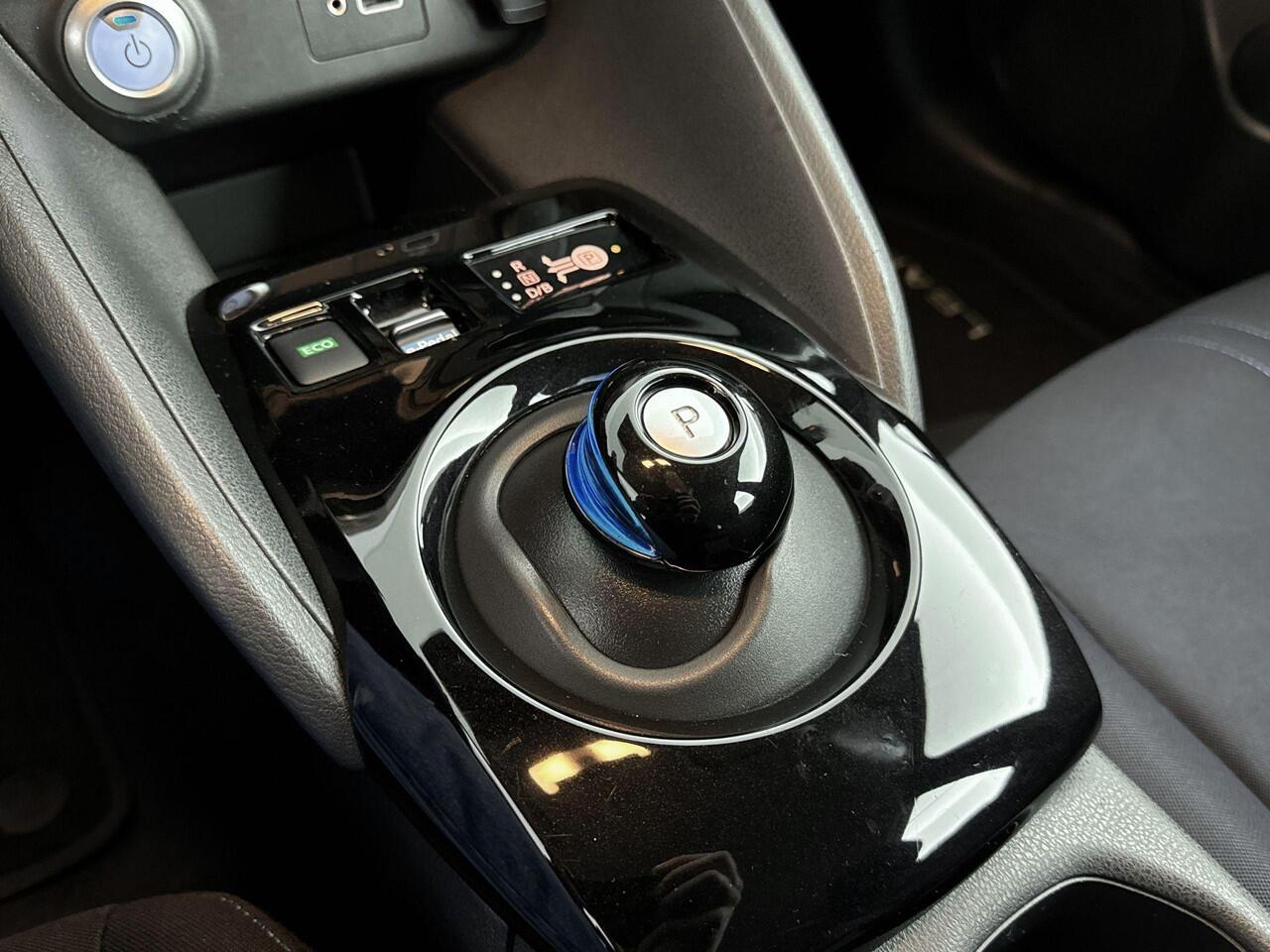 Nissan LEAF Acenta 40 kWh 150PK | Navigatie | Adaptieve Cruise Control | Lichtmetalen Velgen | Apple CarPlay & Android Auto