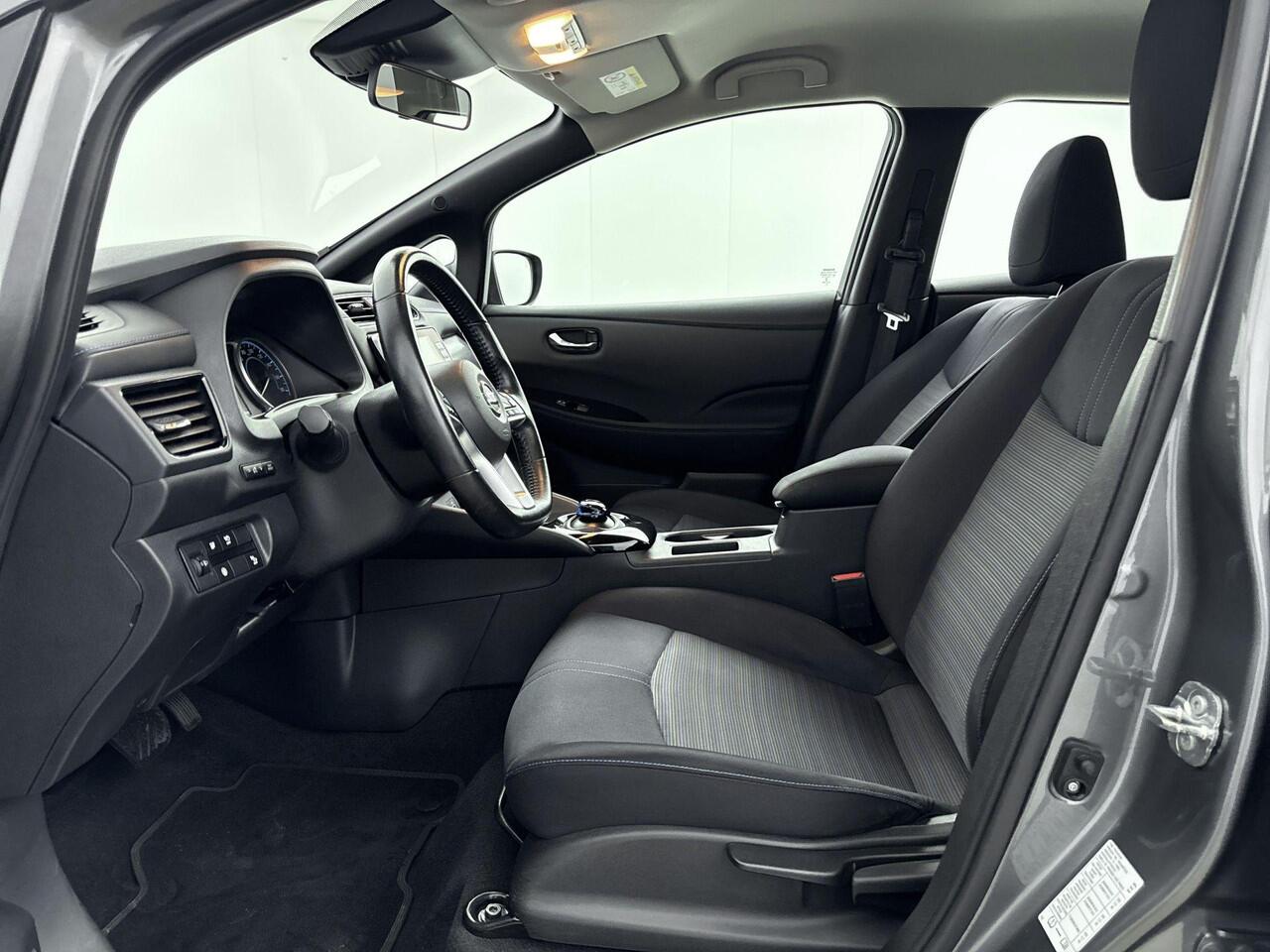 Nissan LEAF Acenta 40 kWh 150PK | Navigatie | Adaptieve Cruise Control | Lichtmetalen Velgen | Apple CarPlay & Android Auto