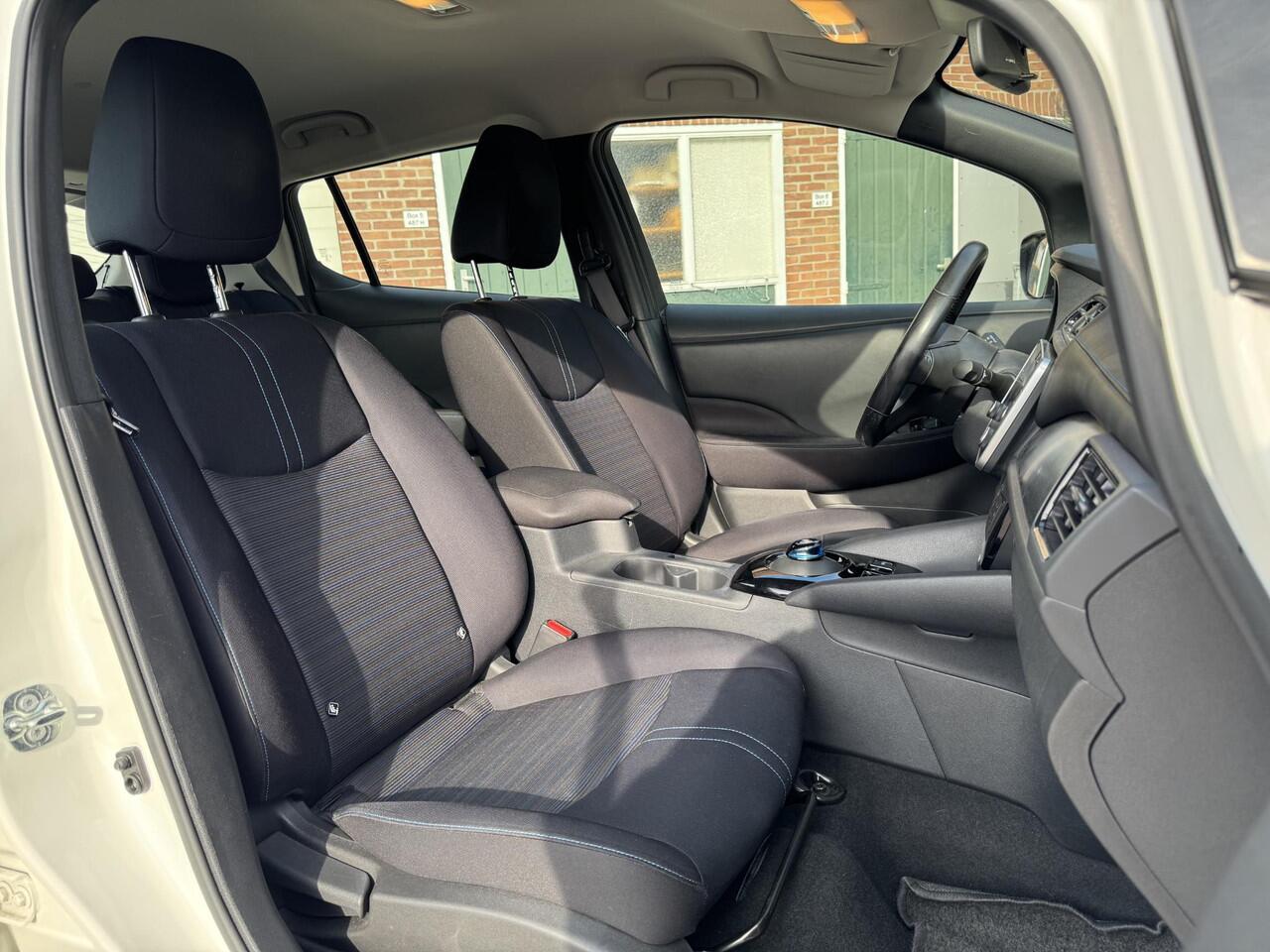 Nissan LEAF Acenta 40 kWh SoH 92% | Navigatie | Camera | Apple Carplay/Android Auto | Dodehoek Detectie | Adapt. Cruise Control | Rijklaarprijs!