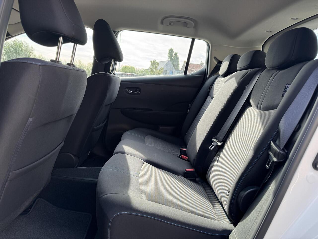 Nissan LEAF Acenta 40 kWh SoH 92% | Navigatie | Camera | Apple Carplay/Android Auto | Dodehoek Detectie | Adapt. Cruise Control | Rijklaarprijs!