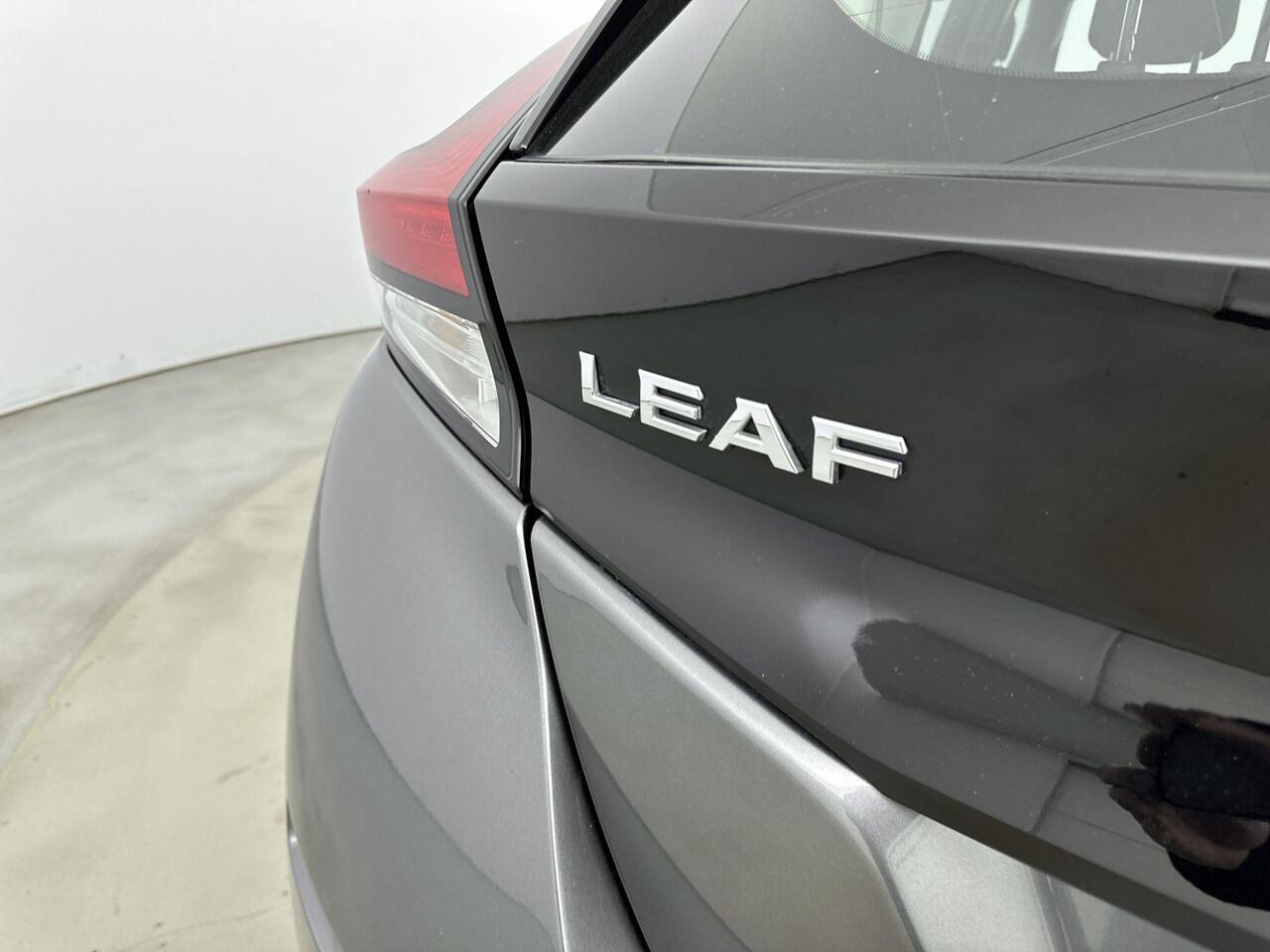 Nissan LEAF Acenta 40 kWh 150PK | Navigatie | Adaptieve Cruise Control | Lichtmetalen Velgen | Apple CarPlay & Android Auto