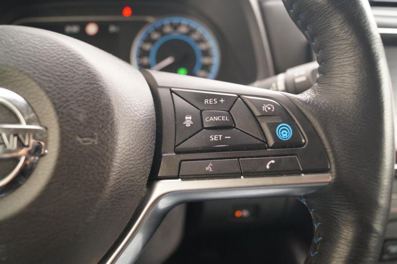 Nissan LEAF N-Connecta 40kWh -SOH90%-NAVI-ECC-PDC-CAM-