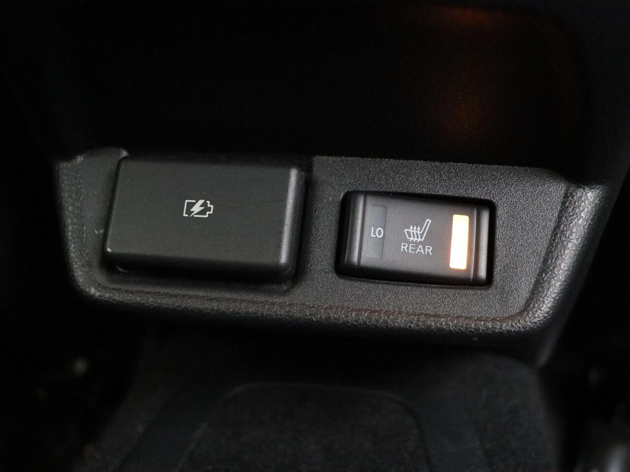 Nissan LEAF N-Connecta 40 kWh | Accu score 92% | Trekhaak | Dealer onderhouden | Stoel- en stuurwielverwarming | Achterbankverwarming |