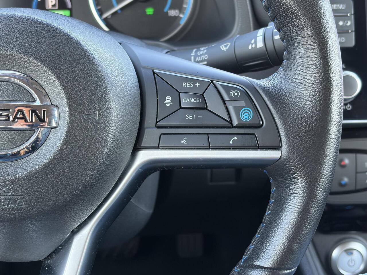 Nissan LEAF Tekna 40 kWh / SOH 91,76% / Stoelverwarming voor en achter / Adaptieve cruise control / Stuurverwarming / Afneembare trekhaak / Navigatie / Bose / Lederen bekleding