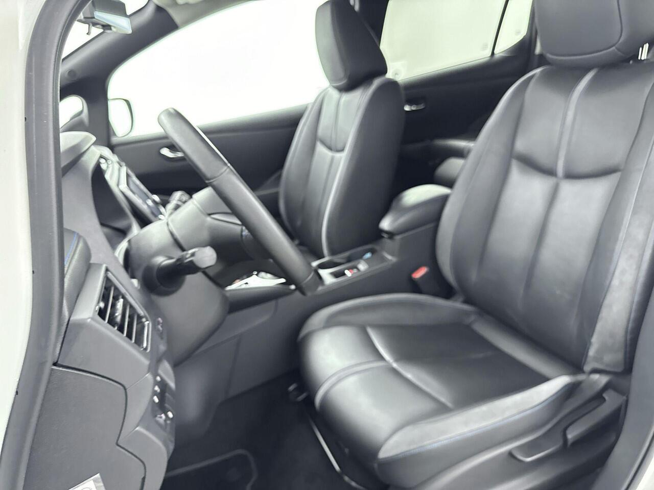 Nissan LEAF e+ Tekna 62 kWh 218PK | Navigatie | Rondom Camera | 1e Eigenaar | Trekhaak | Inclusief Winterbanden op Velgen | Dakdragers