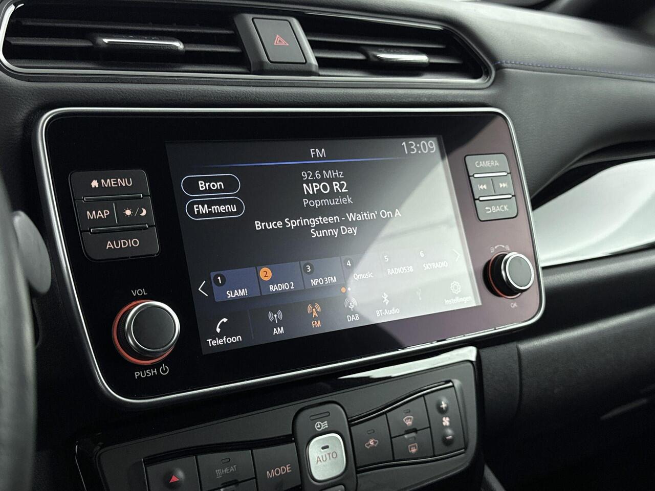 Nissan LEAF e+ Tekna 62 kWh 218PK | Navigatie | Rondom Camera | 1e Eigenaar | Trekhaak | Inclusief Winterbanden op Velgen | Dakdragers