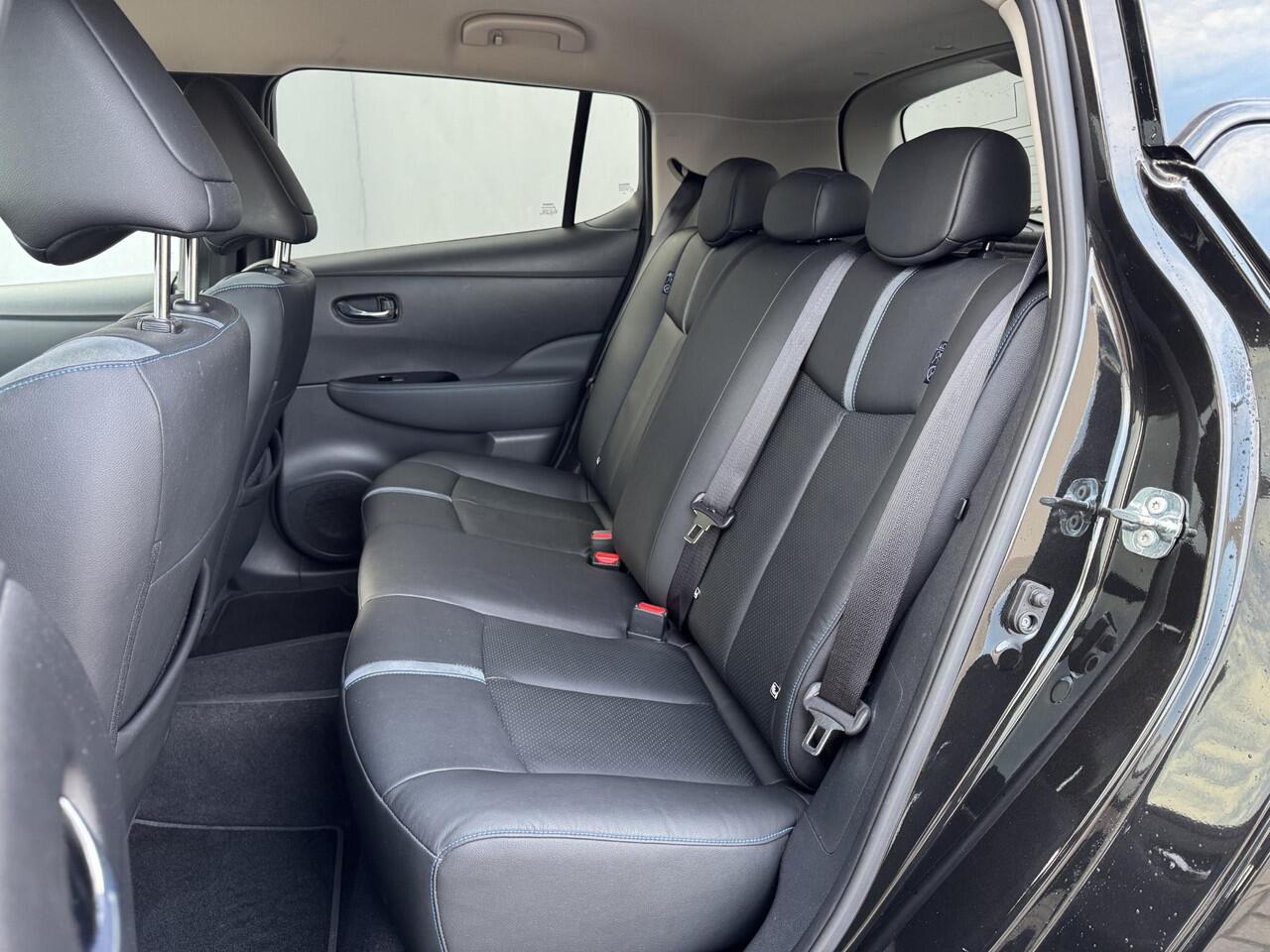 Nissan LEAF e+ Tekna 62 kWh 100% dealer onderhouden / SOH 93,2% / Stoelverwarming Voor & Achter / Adaptieve Cruise Control / Warmtepomp / Bose Audio / Rondzichtcamera / Stuurverwarming / Dodehoekdetectie / Apple Carplay & Android Auto /