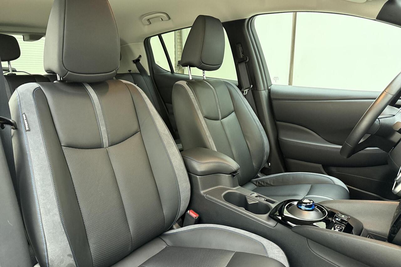 Nissan LEAF Tekna 39 kWh | Afneembare trekhaak | Warmtepomp | Navigatie | Achteruitrijcamera | Stoelverwarming | Climate Control