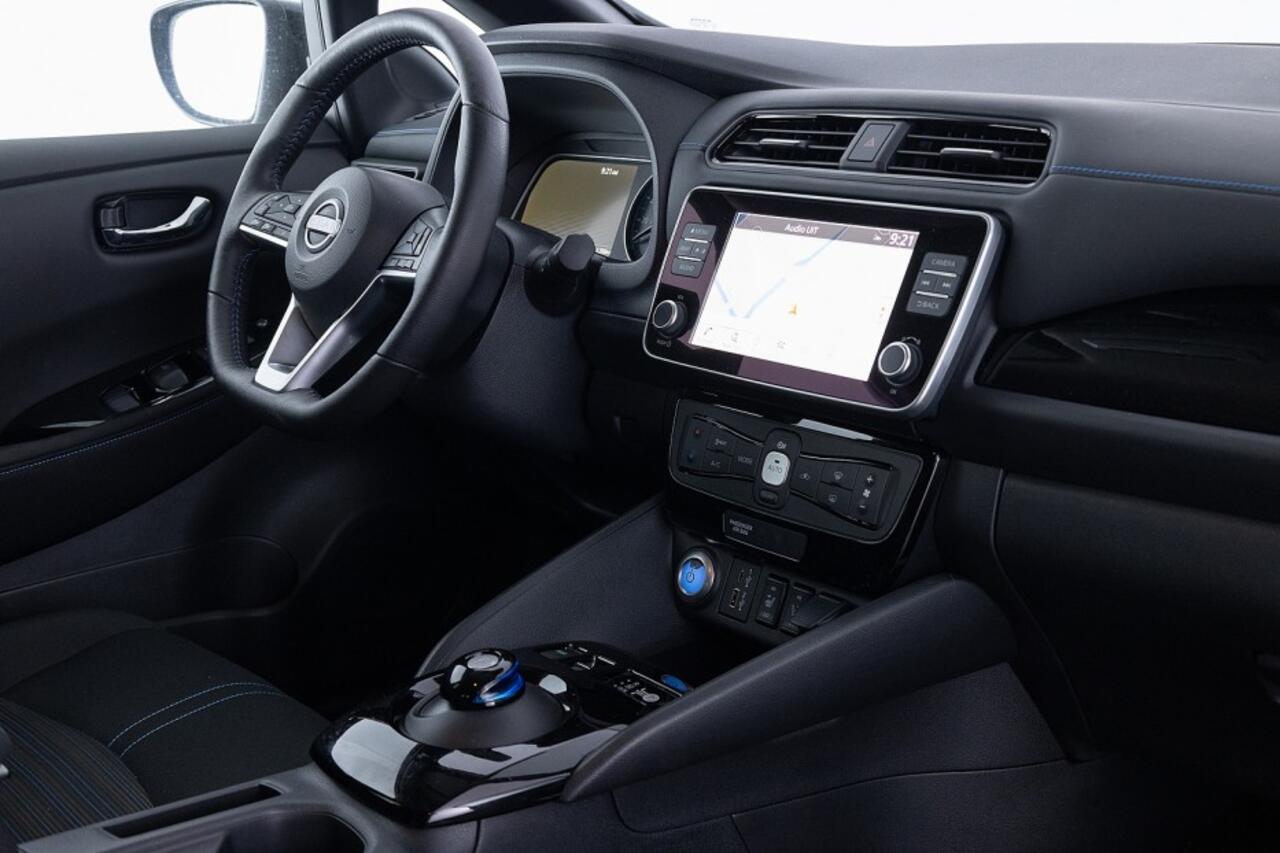 Nissan LEAF N-Connecta 40 kWh *Bi-Tone* NAVI | LED | 360 Camera | Uniek Lage KM-Stand