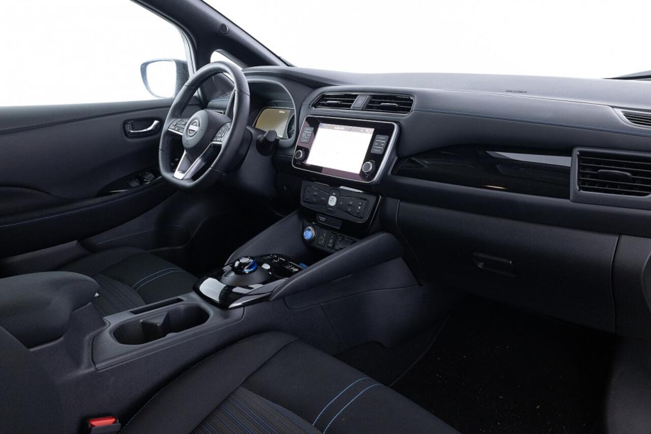 Nissan LEAF N-Connecta 40 kWh *Bi-Tone* NAVI | LED | 360 Camera | Uniek Lage KM-Stand | SOH 95,8%