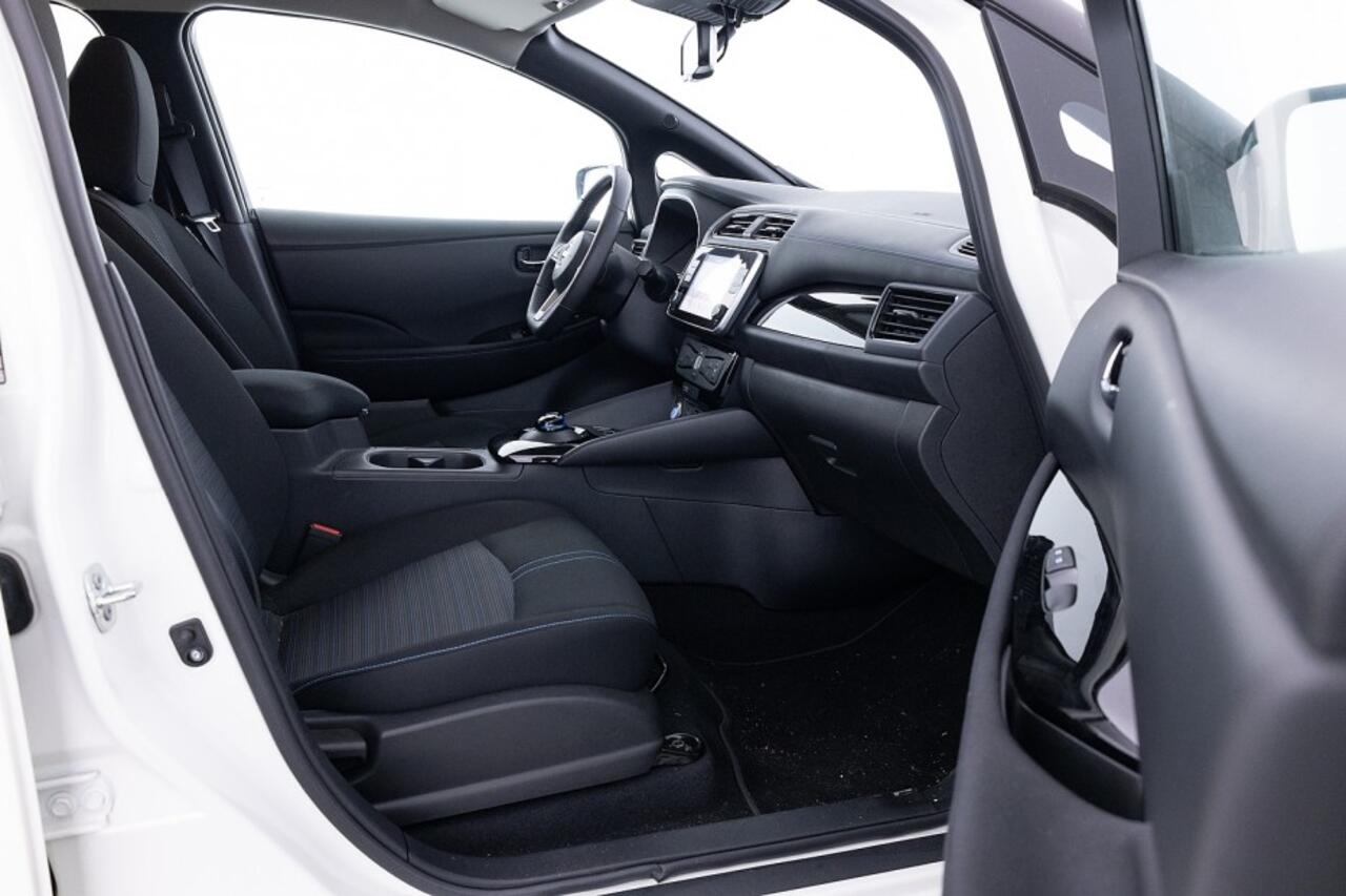 Nissan LEAF N-Connecta 40 kWh *Bi-Tone* NAVI | LED | 360 Camera | Uniek Lage KM-Stand | SOH 95,8%