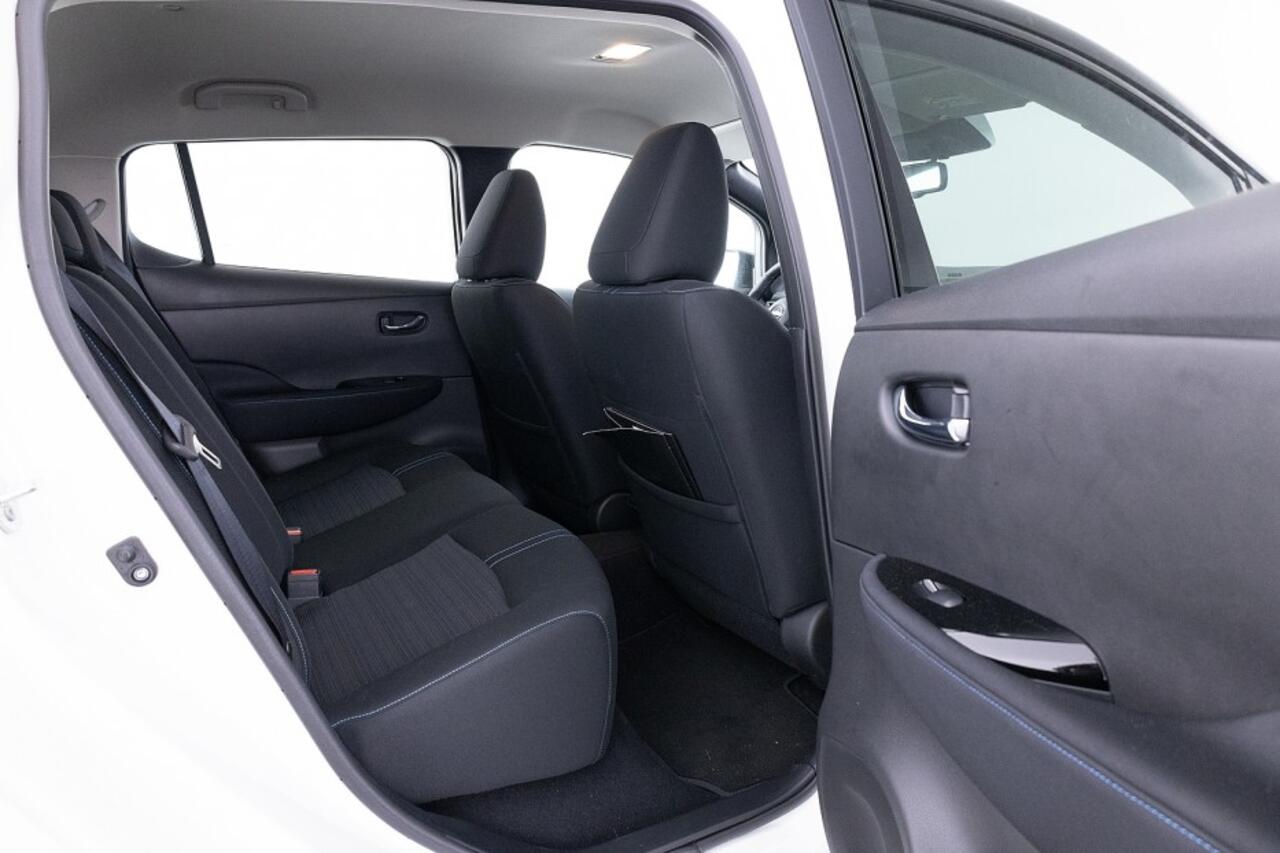 Nissan LEAF N-Connecta 40 kWh *Bi-Tone* NAVI | LED | 360 Camera | Uniek Lage KM-Stand | SOH 95,8%