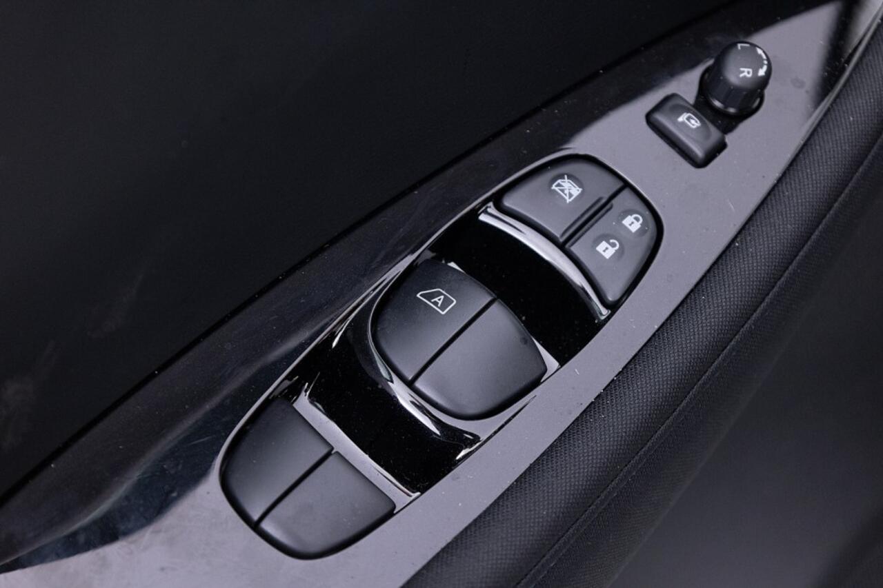 Nissan LEAF N-Connecta 40 kWh *Bi-Tone* NAVI | LED | 360 Camera | Uniek Lage KM-Stand | SOH 95,8%