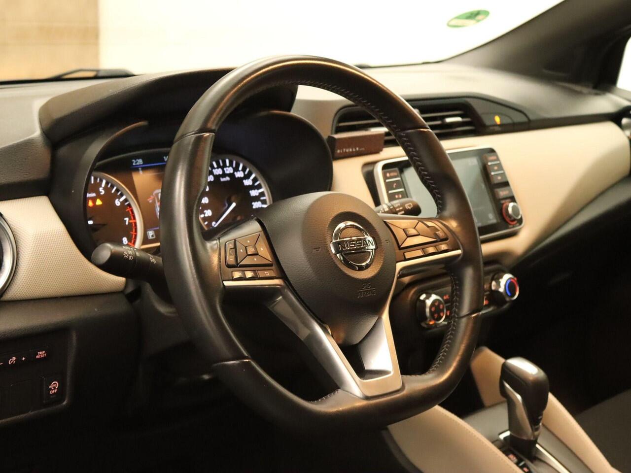 Nissan MICRA 1.0 IG-T N-Connecta - AIRCO - CAMERA - CRUISE CONTROL - 4 X ELEKTRISCHE RAMEN - ARMSTEUN VOOR - 16 INCH LICHT METALEN VELGEN - DODEHOEK DETECTIE - PARKEERSENSOREN ACHTER - LICHT/ REGENSENSOR