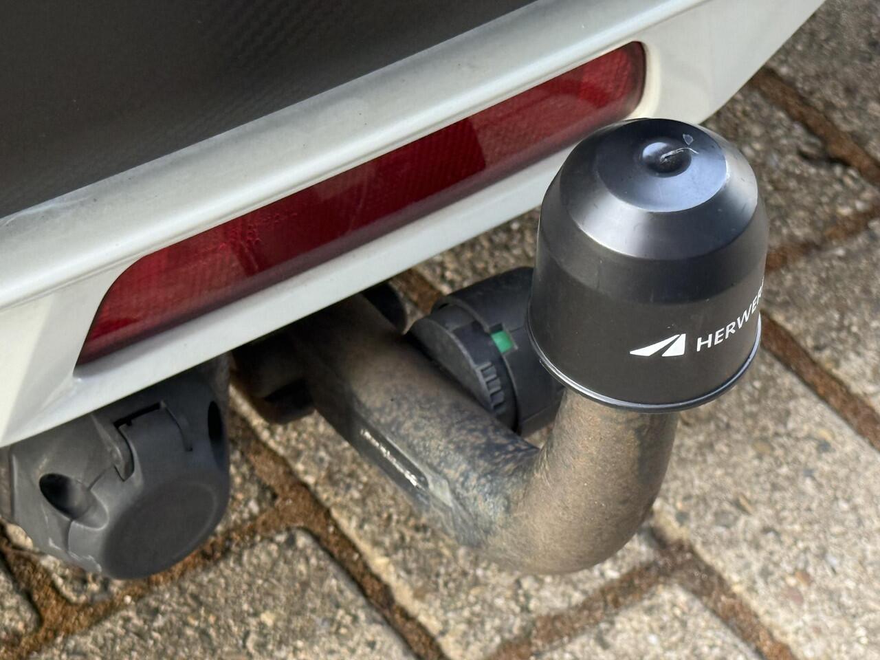 Nissan MICRA 1.0 IG-T N-Connecta / Navigatie / Trekhaak / All-Season / Camera / Climate Control / Cruise Control / Bluetooth / NAP - Origineel Nederlands