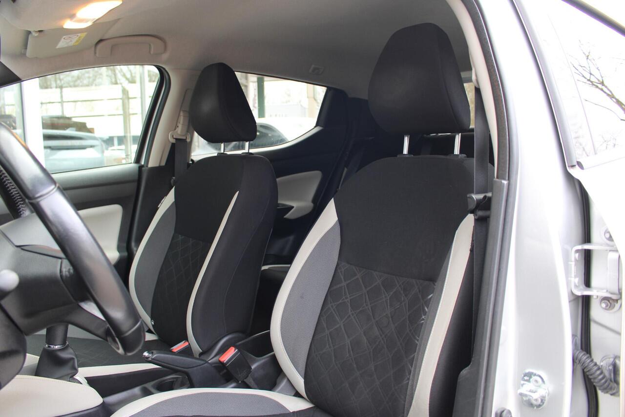 Nissan MICRA 1.0 IG-T N-Connecta Cruise Control | Airco | Achteruitrijcamera | Navigatiesysteem | Parkeersensoren