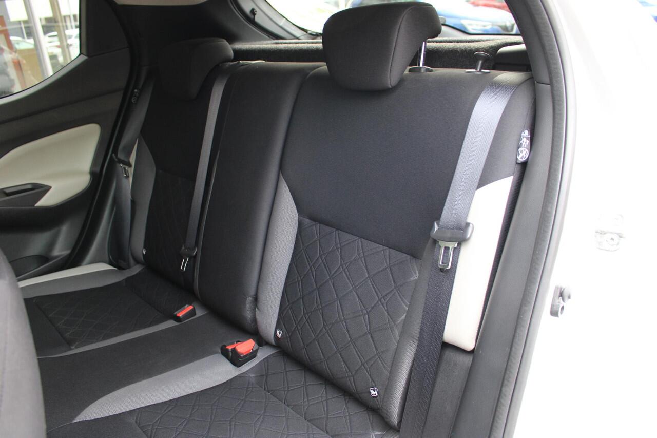 Nissan MICRA 1.0 IG-T N-Connecta Cruise Control | Airco | Achteruitrijcamera | Navigatiesysteem | Parkeersensoren