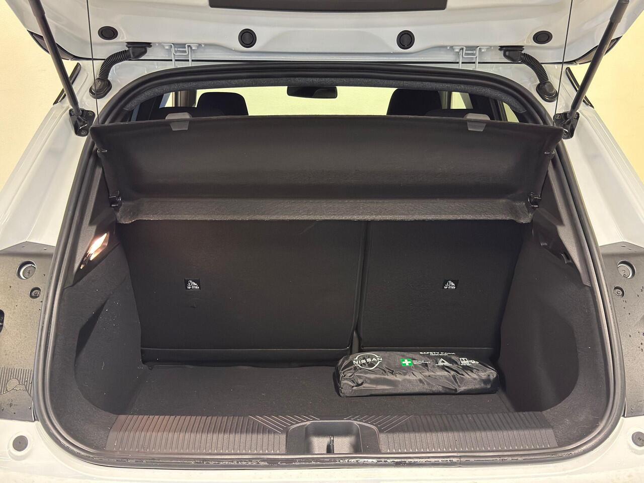 Nissan MICRA ADVANCE 52 kWh | Navigatie | Stoelverwarming | Achteruitrijcamera |