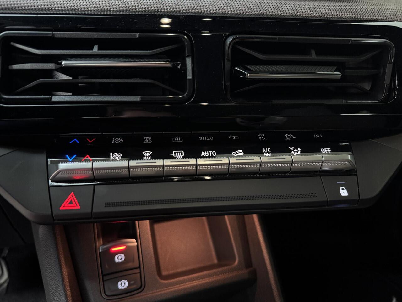 Nissan MICRA EVOLVE 52 kWh | DEMO | Navigatie | Stoel + Stuurverwarming | Achteruitrijcamera | Harman / Kardon |