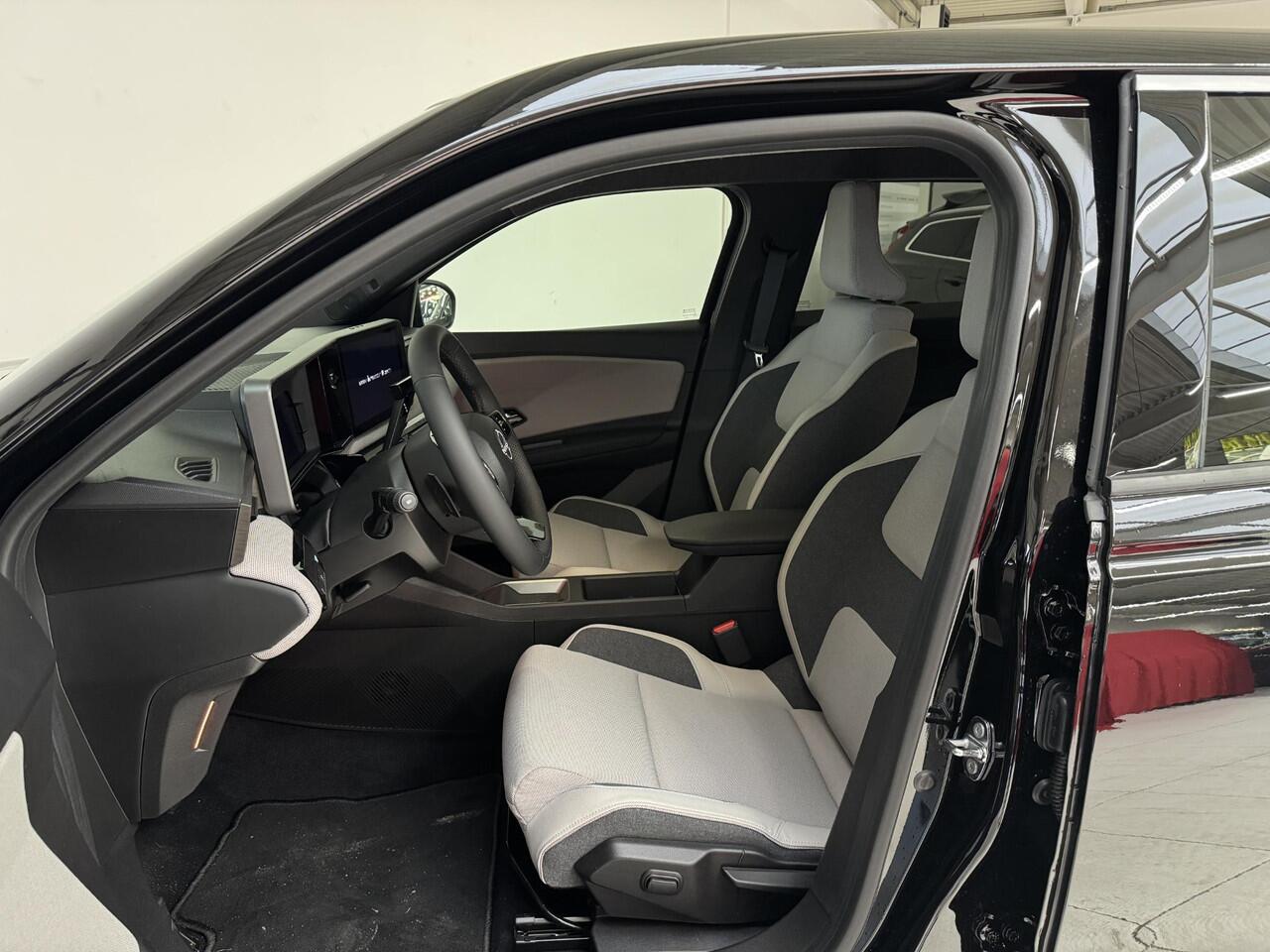 Nissan MICRA EVOLVE 52 kWh | DEMO | Navigatie | Stoel + Stuurverwarming | Achteruitrijcamera | Harman / Kardon |