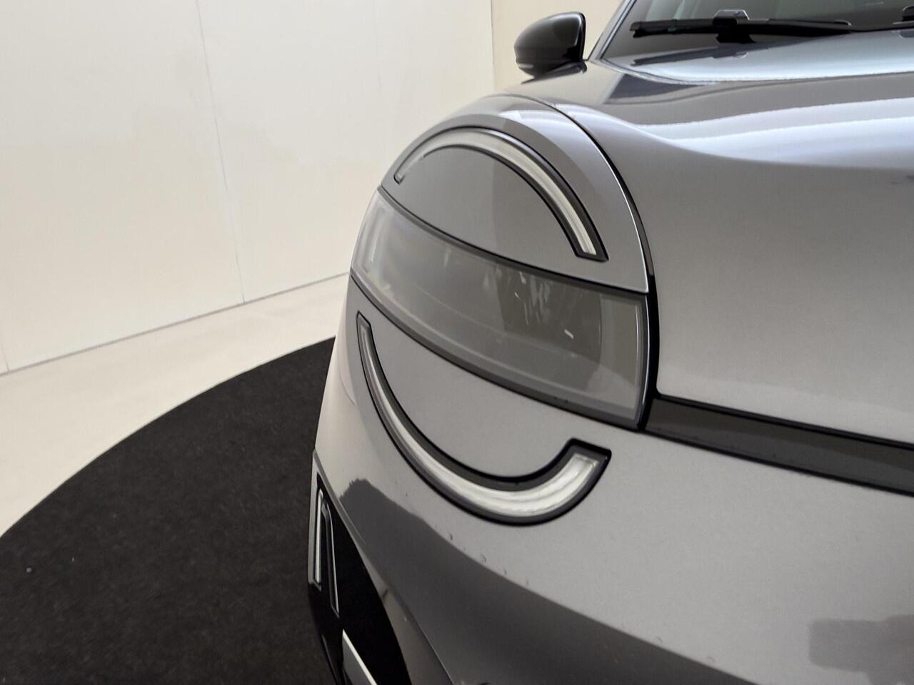 Nissan MICRA EVOLVE 52 kWh | Adaptieve Cruise Control met Stuurhulp | Stoel- en Stuurverwarming | 18'' Inch Velgen | Google Navigatie | One-Pedal Drive | Apple CarPlay & Android Auto