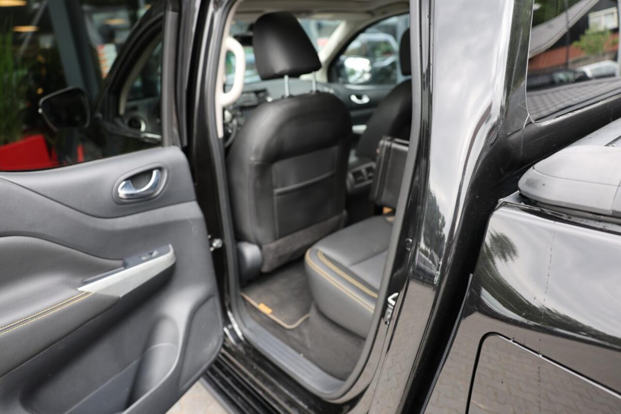 Nissan NAVARA 2.3 DCI DUBBEL CABINE N-GUARD A/T BE TREKKER 5 SITZ 4WD VAN