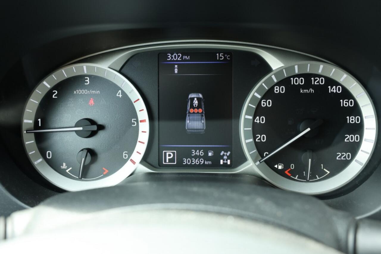 Nissan NAVARA 2.3 DCI DUBBEL CABINE N-GUARD A/T 5 SITZ 4WD VAN