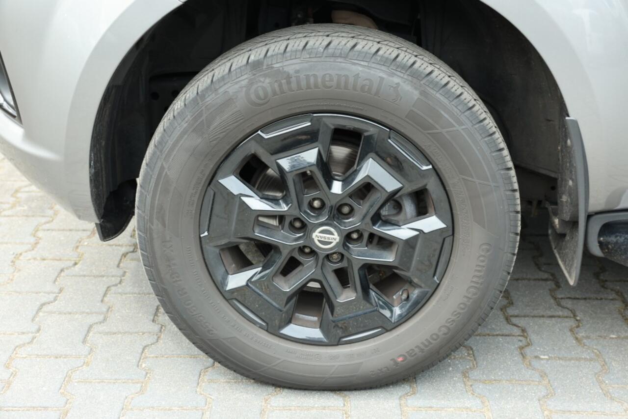 Nissan NAVARA 2.3 DCI DUBBEL CABINE N-GUARD A/T 5 SITZ 4WD VAN