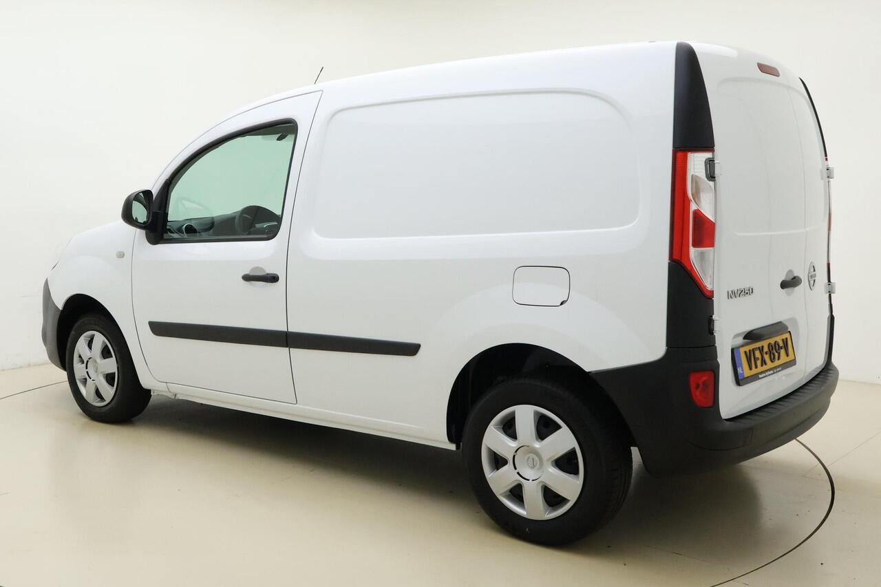 Nissan NV250 1.5 dCi 95pk L1H1 Acenta | 3-Zitplaatsen | Airco | Bluetooth | Radio/CD/USB | Schuifdeur Rechts