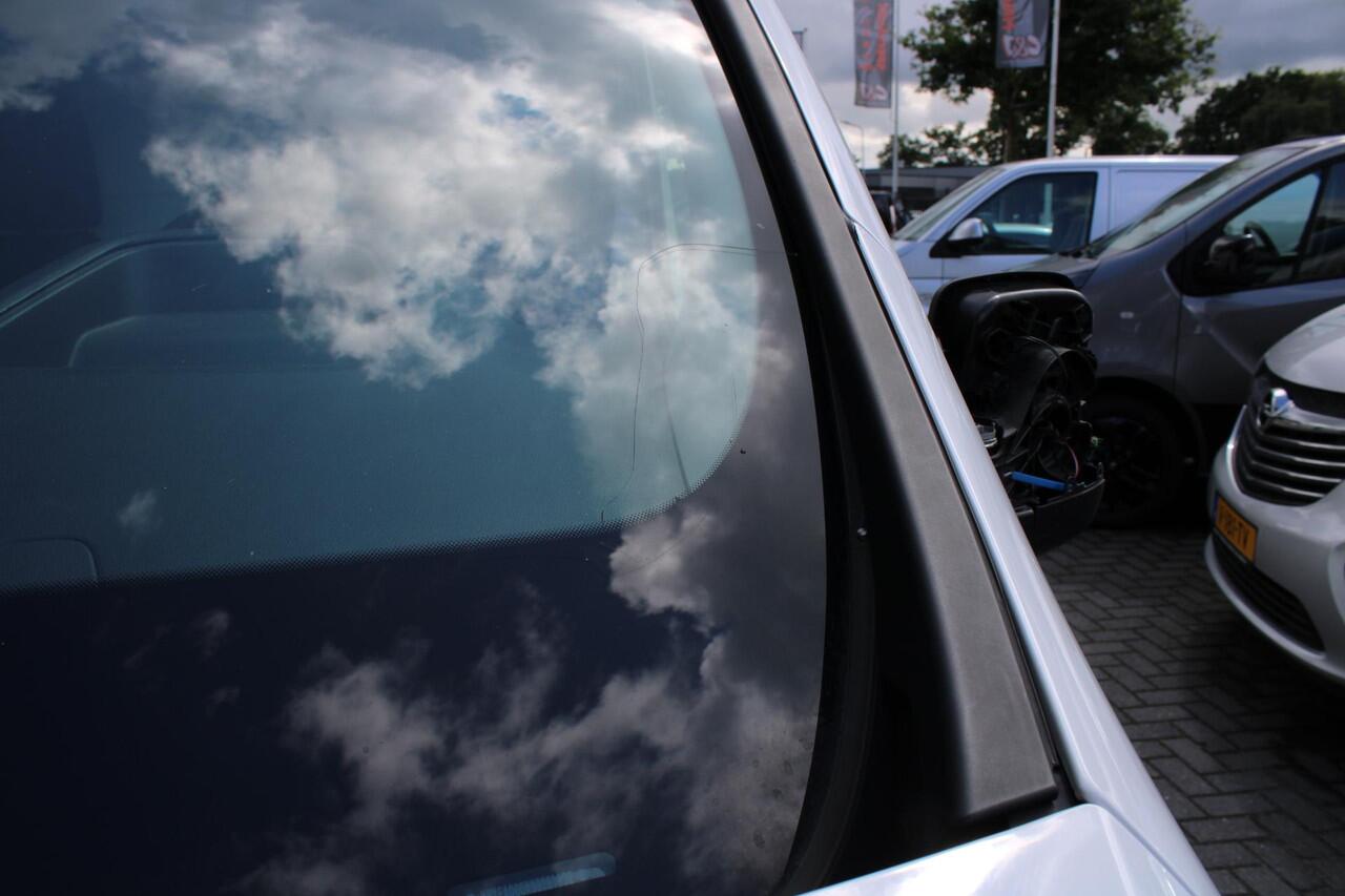 Nissan PRIMASTAR 2.0 dCi L2H1 N-Connecta airco navi cruise 3 zits trafic vivaro