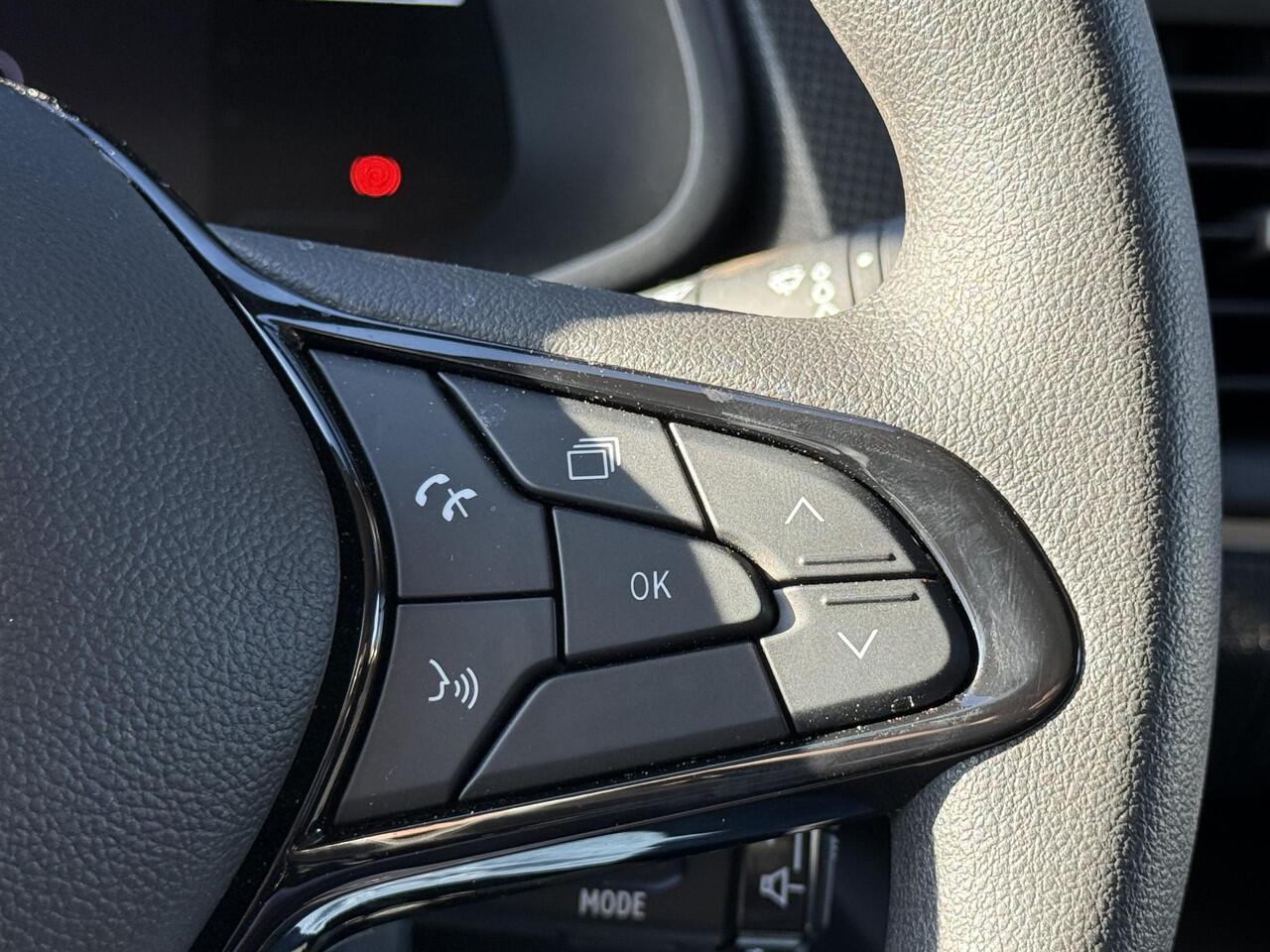 Nissan PRIMASTAR 2.0 dCi L1H1 / Airco / Apple&Android Carplay / Trekhaak / Betimmering / Cruise Control / Sensoren achter / Bluetooth / DAB / 3 zitplaatsen