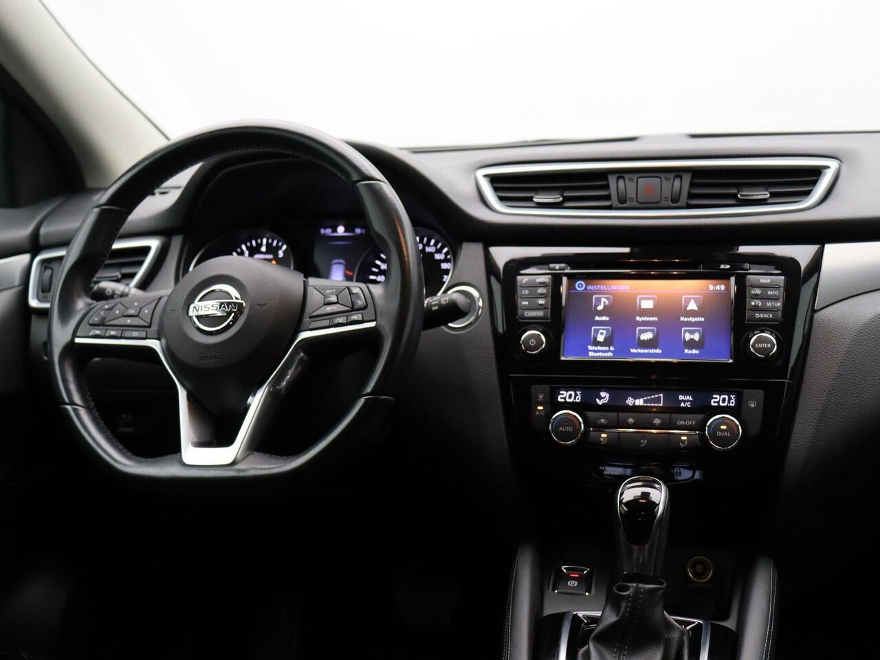 Nissan QASHQAI 115pk N-Connecta | Trekhaak | Stoelverwarming | Navigatie | 360 Rondom camera | Climate control |