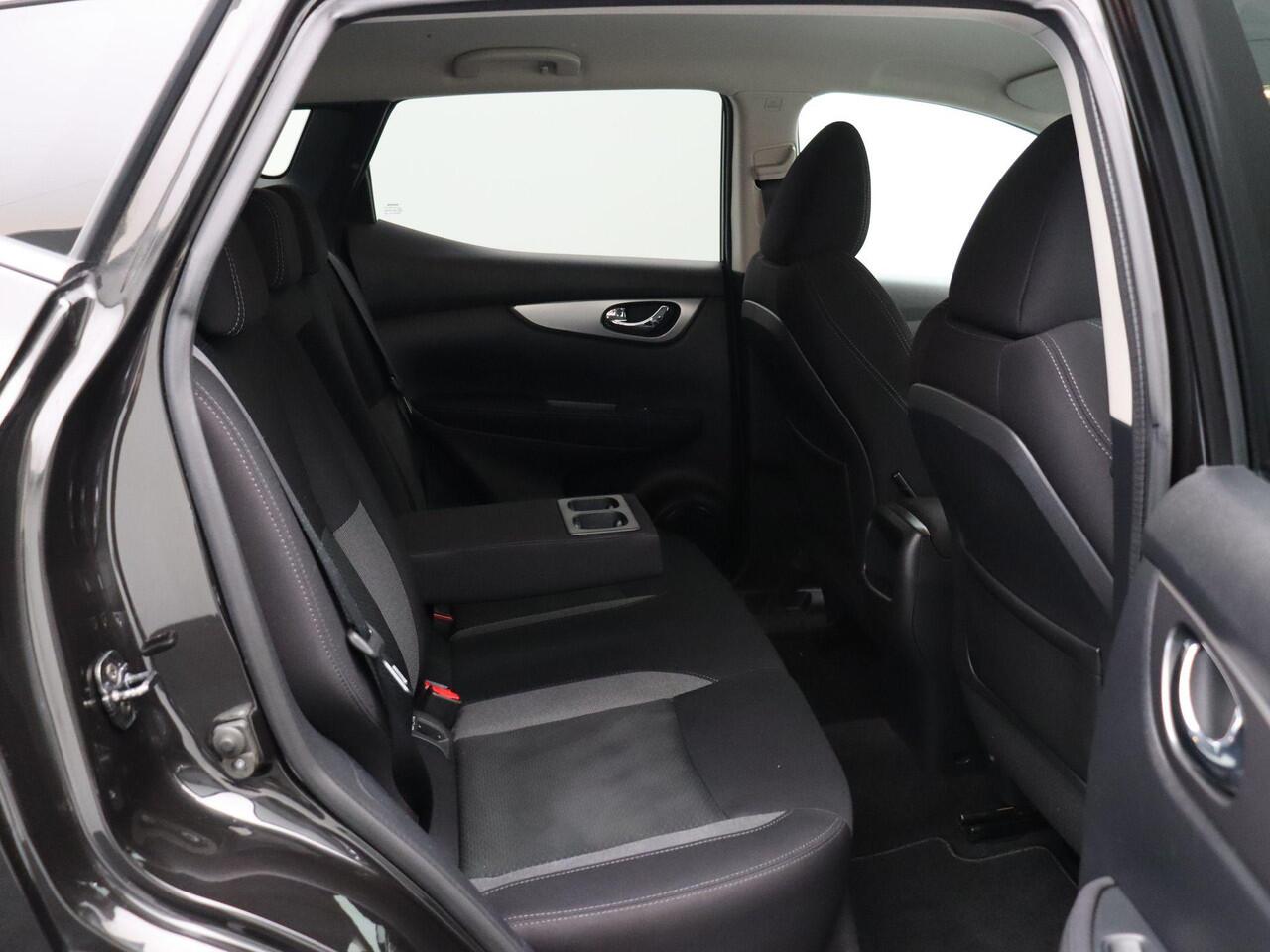 Nissan QASHQAI 115pk N-Connecta | Trekhaak | Stoelverwarming | Navigatie | 360 Rondom camera | Climate control |