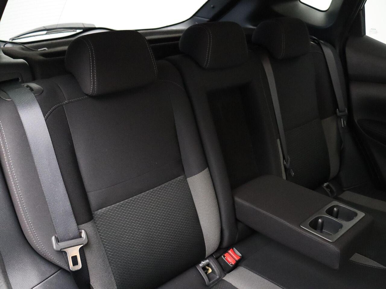 Nissan QASHQAI 115pk N-Connecta | Trekhaak | Stoelverwarming | Navigatie | 360 Rondom camera | Climate control |