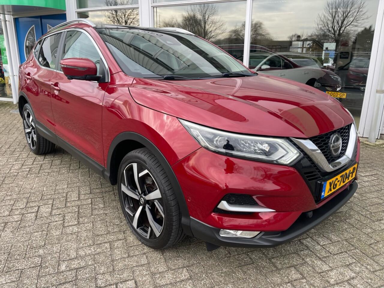 Nissan QASHQAI 1.2 Tekna +, Nav, Panodak, Camera, 19", Stoelverwarming