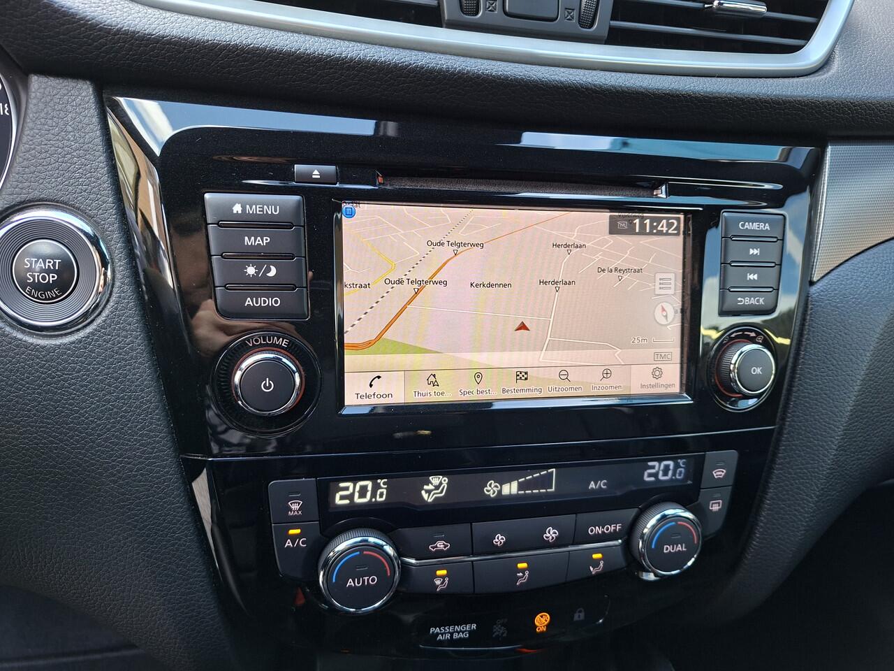 Nissan QASHQAI 1.3 DIG-T Tekna + Trekhaak Panoramadak RIJKLAAR