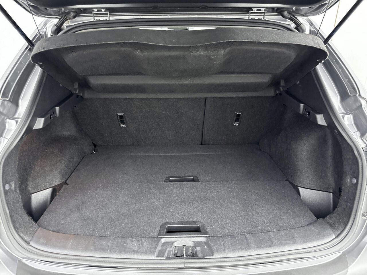 Nissan QASHQAI 1.3 DIG-T N-Connecta 140PK | Navigatie | 360 Camera | Stoelverwarming | Climate Control | Half-Leder | Cruise Control