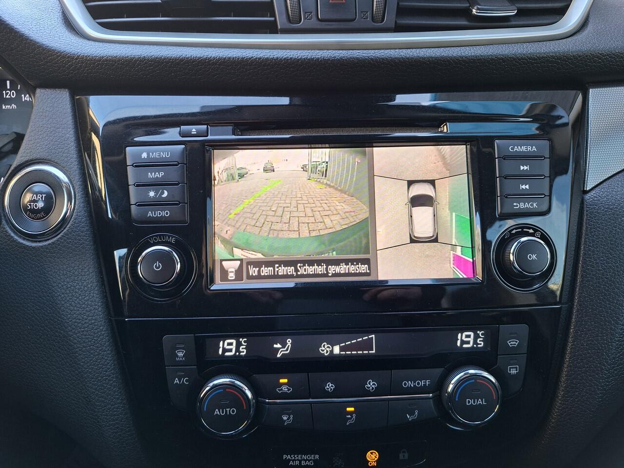 Nissan QASHQAI 1.3 DIG-T N-Connecta Automaat Panoramadak 360 Camera Navigatie RIJKLAAR